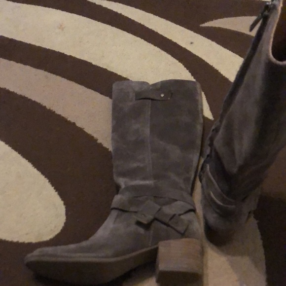 Brown Ugg boots - Picture 2 of 3